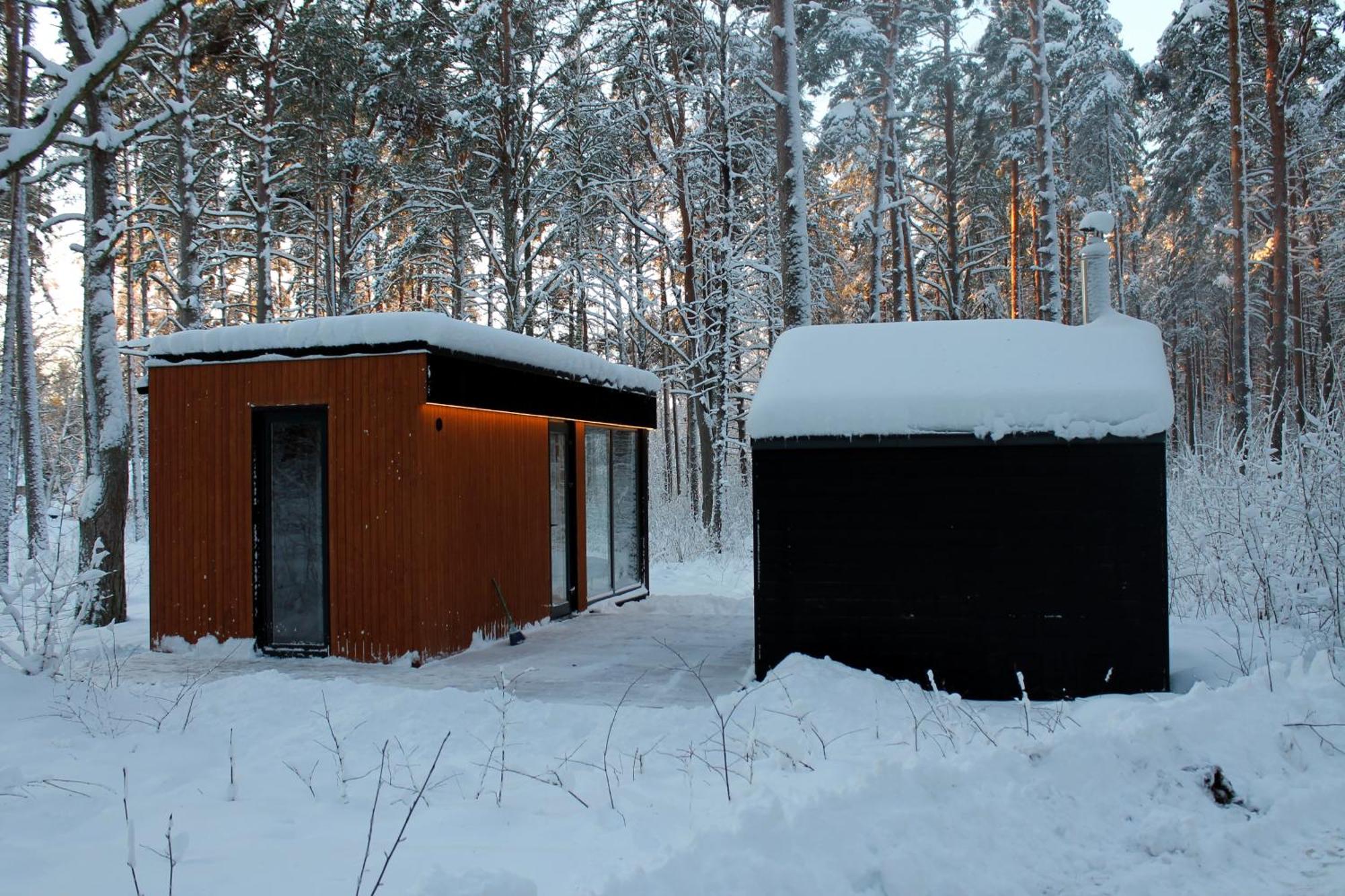 Huoneisto Minimaja Ja Saunamaja Vaatega Maennimetsale Syytme